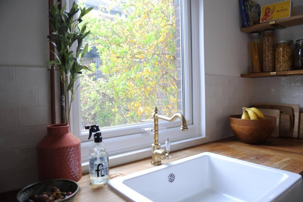 Light Filled Mid- Century 3 Bed Cottage In Dulwich Londen Buitenkant foto